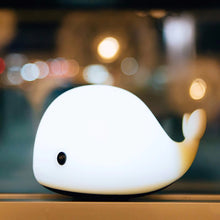 Charger l&#39;image dans la galerie, Lampe veilleuse Lily la Baleine